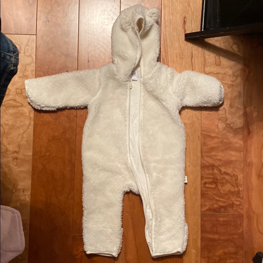 Baby gap onesie